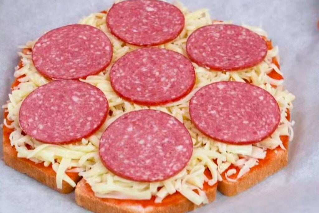 bread appetizer, bread mini pizza, ham mini pizza, bread appetizers