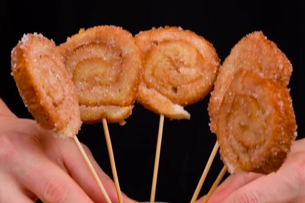 bread sweet cinamon roll, bread appetizers