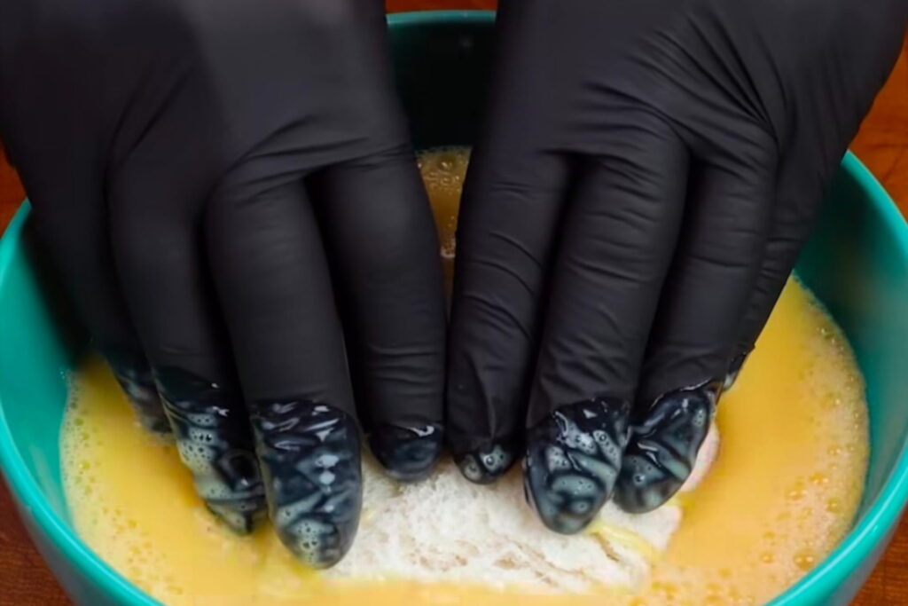 bread appetizers, bread egg dip sandwich, bread sandwich dip in egg